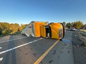 I-90 off-ramp in Ellensburg blocked by truck, spilling Amazon packages across road - Yahoo! Voices