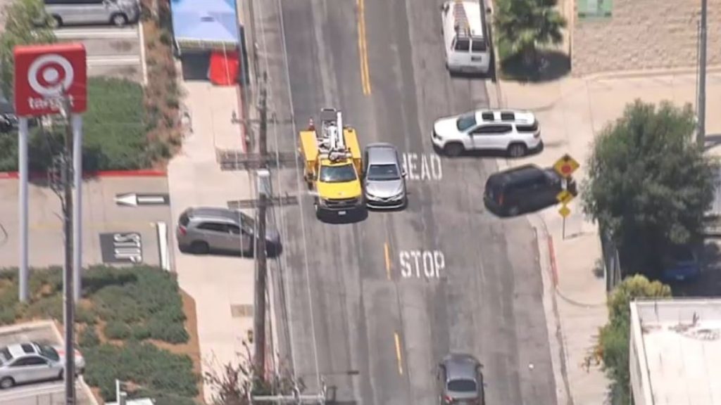 Driver sideswipes work truck during San Fernando Valley chase - NBC Los Angeles