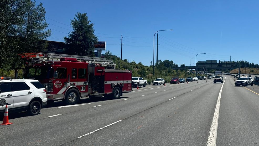 Tacoma car crash claims life of pedestrian standing on SR 16 westbound lanes - KOMO News