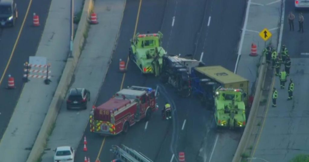 Semi truck rollover crash causing delays on Edens Expressway near Chicago - CBS News