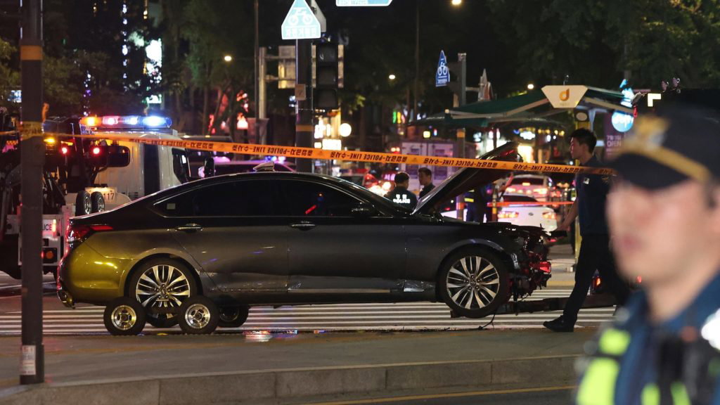 Driver whose car struck pedestrians in South Korea will face accidental homicide investigation - ABC News
